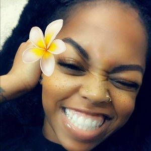 Meet your Posher, Tiara